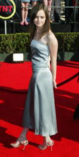 Alexis Bledel feet photo thumbnail