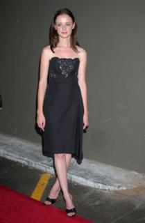 Alexis Bledel feet photo thumbnail