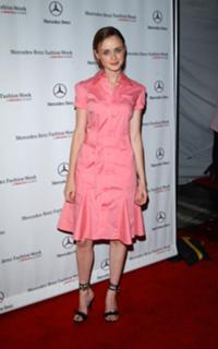 Alexis Bledel feet photo thumbnail
