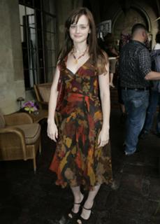 Alexis Bledel feet photo thumbnail