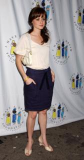 Alexis Bledel feet photo thumbnail