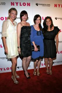 Alexis Bledel feet photo thumbnail