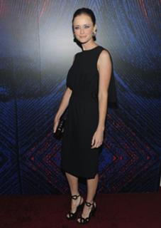 Alexis Bledel feet photo thumbnail