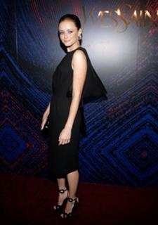 Alexis Bledel feet photo thumbnail