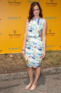 Alexis Bledel feet photo thumbnail
