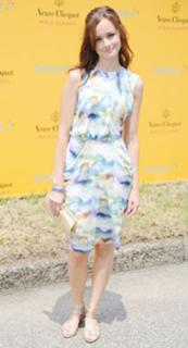 Alexis Bledel feet photo thumbnail