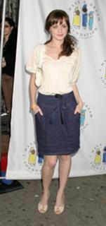 Alexis Bledel feet photo thumbnail