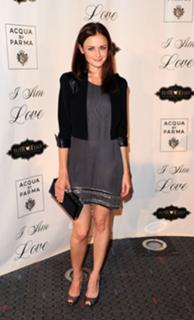Alexis Bledel feet photo thumbnail