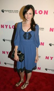 Alexis Bledel feet photo thumbnail