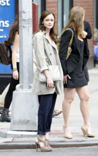 Alexis Bledel feet photo thumbnail
