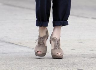 Alexis Bledel feet photo thumbnail