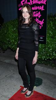 Alexis Bledel feet photo thumbnail