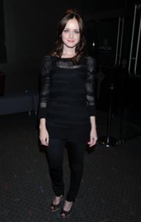 Alexis Bledel feet photo thumbnail