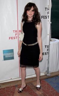 Alexis Bledel feet photo thumbnail