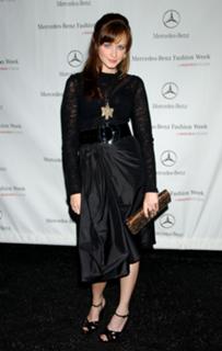 Alexis Bledel feet photo thumbnail
