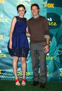 Alexis Bledel feet photo thumbnail
