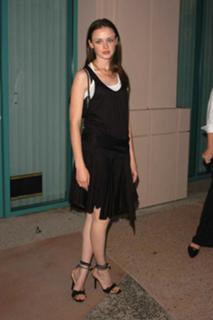 Alexis Bledel feet photo thumbnail