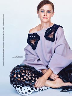 Alexis Bledel feet photo thumbnail