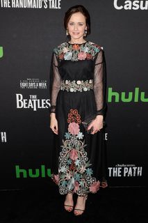 Alexis Bledel feet photo thumbnail