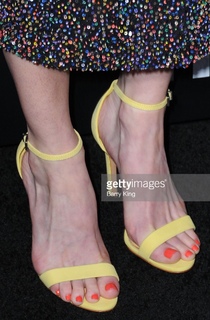 Alexis Bledel feet photo thumbnail
