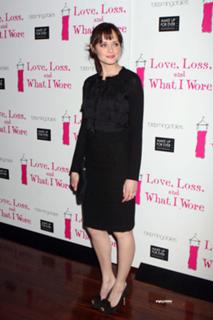 Alexis Bledel feet photo thumbnail
