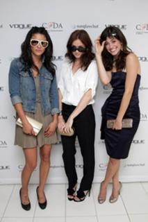 Alexis Bledel feet photo thumbnail