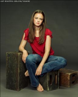 Alexis Bledel feet photo thumbnail