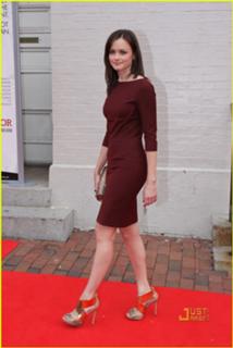 Alexis Bledel feet photo thumbnail