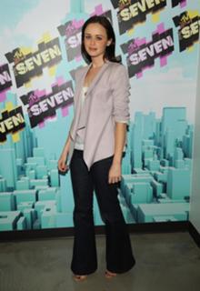Alexis Bledel feet photo thumbnail