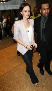 Alexis Bledel feet photo thumbnail