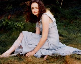 Alexis Bledel feet photo thumbnail