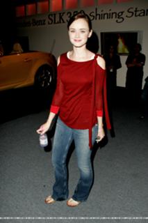 Alexis Bledel feet photo thumbnail