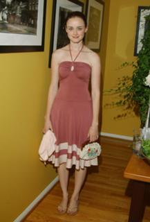 Alexis Bledel feet photo thumbnail