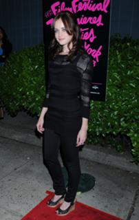 Alexis Bledel feet photo thumbnail