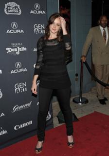Alexis Bledel feet photo thumbnail