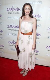 Alexis Bledel feet photo thumbnail