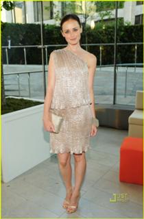 Alexis Bledel feet photo thumbnail