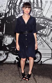 Alexis Bledel feet photo thumbnail