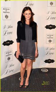 Alexis Bledel feet photo thumbnail