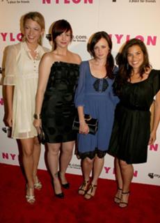 Alexis Bledel feet photo thumbnail