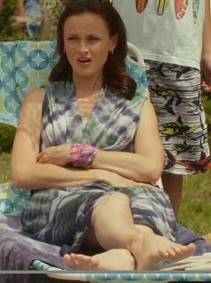 Alexis Bledel feet photo thumbnail