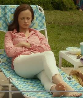 Alexis Bledel feet photo thumbnail