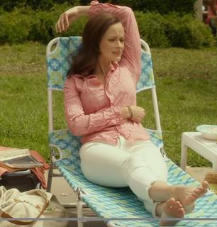 Alexis Bledel feet photo thumbnail