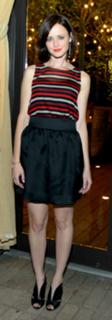 Alexis Bledel feet photo thumbnail
