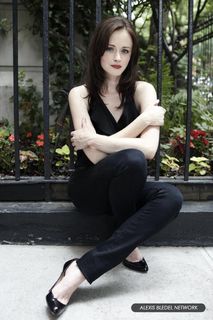 Alexis Bledel feet photo thumbnail