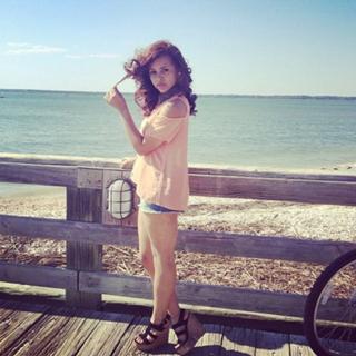 Alexis Jordan feet photo thumbnail