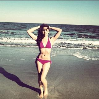 Alexis Jordan feet photo thumbnail
