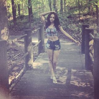 Alexis Jordan feet photo thumbnail