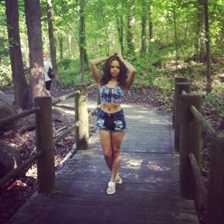 Alexis Jordan feet photo thumbnail