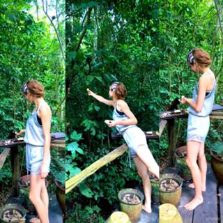 Alexis Knapp feet photo thumbnail